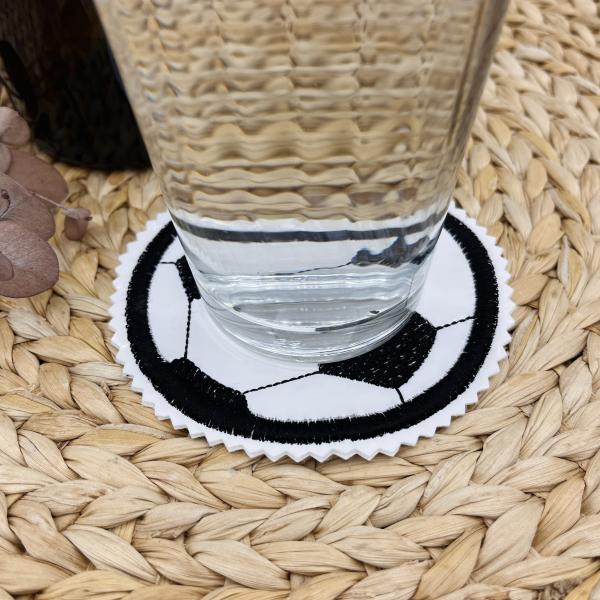 Stickdatei Glasdeckel Fußball ITH für den 10x10cm Stickrahmen